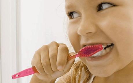 pravilno umivanje otroških zob